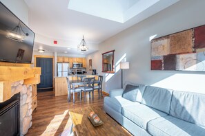 Una televisión, una chimenea, Netflix, servicios de streaming