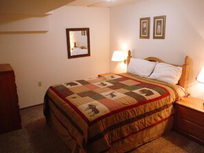 1 bedroom, iron/ironing board, WiFi, bed sheets - Ski-In/Ski-Out, Quaint Duplex (Whitefish)