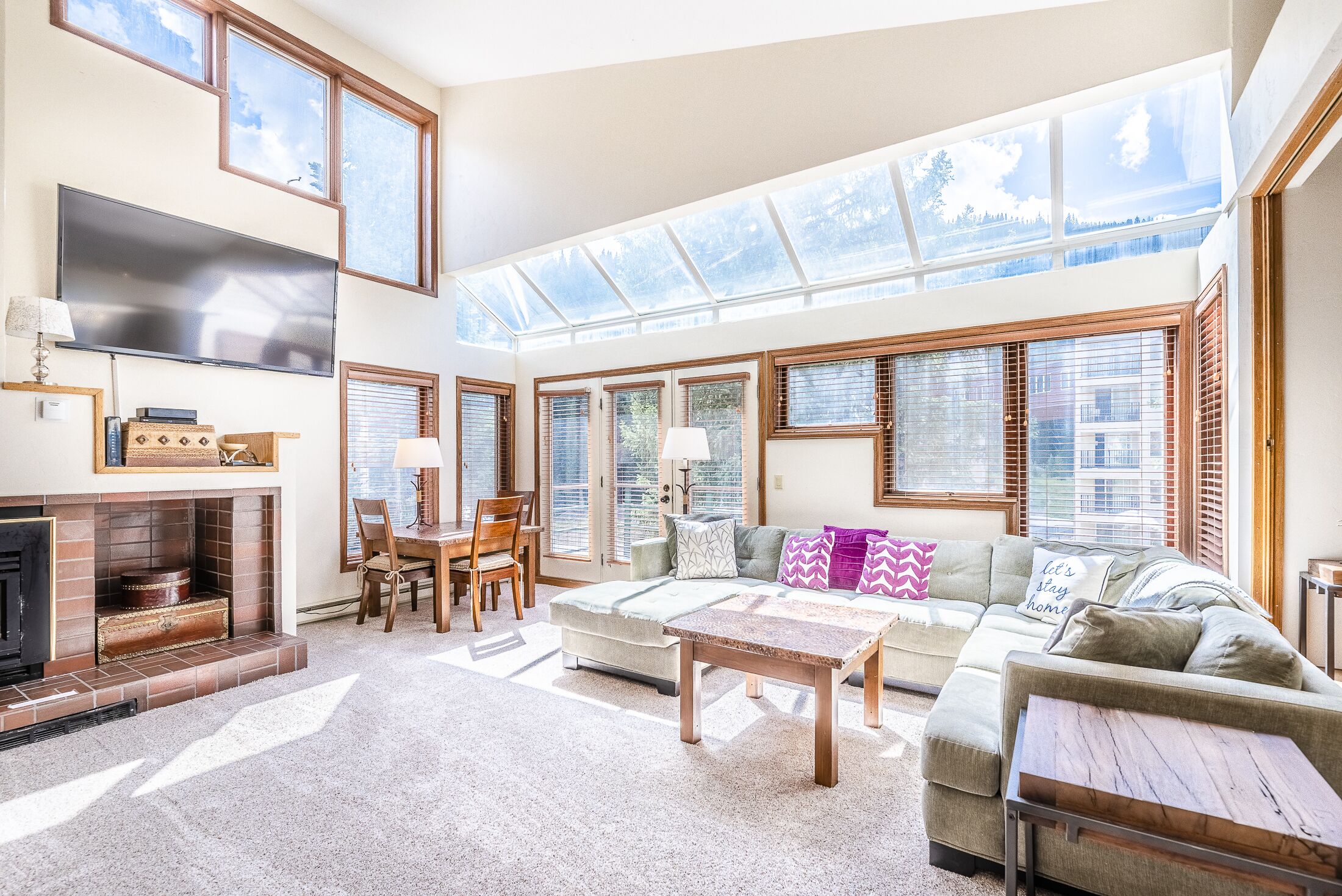 Remodeled Ski in Ski out condo. Great for families. Access to pool & hot tub