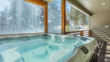 Indoor spa tub