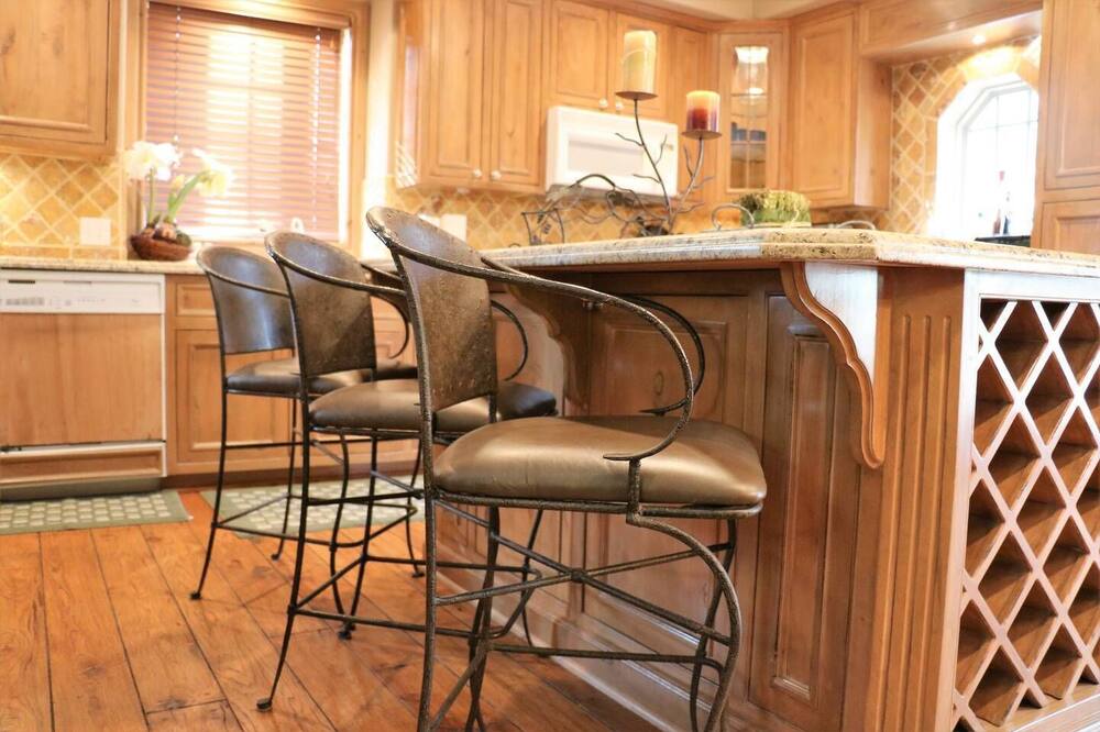 Aspendell Airbnb & Cheap Cabin Rentals from 39 AirCabins