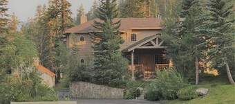 Sonenalp 1st-Floor Combo | 6BR/6BA | Private Hot Tub, Sauna; Easy Walk to Canyon