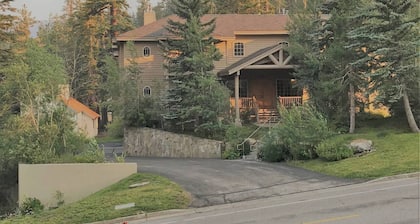 Sonenalp 1st-Floor Combo | 6BR/6BA | Private Hot Tub, Sauna; Easy Walk to Canyon
