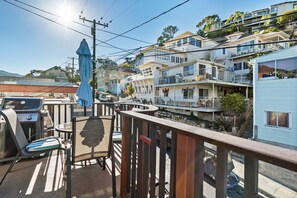 Outdoor dining - 318M Upper: Light and Airy Home, Ocean/Hill Views, WIFI, Front Deck, BBQ - 318 M (Avalon)