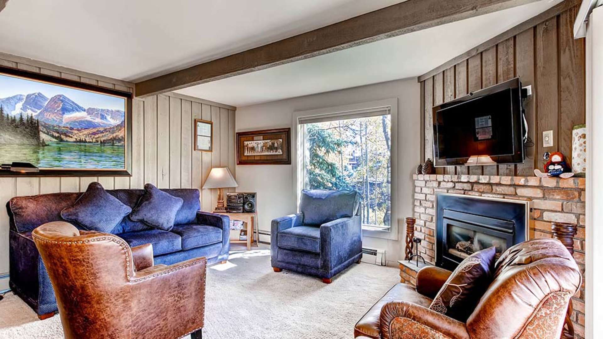 Aspen - Woodbridge Condos 12A