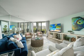 Smart TV, DVD player, books - Anchor Drop modern elegance upgrades throughout views of Atlantic Ocean (Key West)