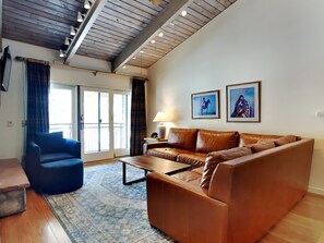 TV, fireplace, DVD player, table tennis - 🌲Timberline A3F Deluxe 1-Bedroom + Loft ~Hot Tub~Pool~WiFi~Ski-in/out~Local Shuttle🌲 (Snowmass Village)
