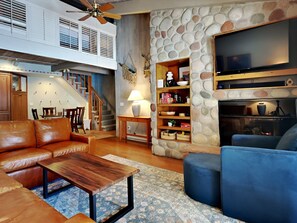 TV, fireplace, DVD player, table tennis - 🌲Timberline A3F Deluxe 1-Bedroom + Loft ~Hot Tub~Pool~WiFi~Ski-in/out~Local Shuttle🌲 (Snowmass Village)