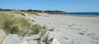 Updated Central A/C 6 Bd Rm 3 ba  Home Sleeps 12 Scarborough Beach walking dist.