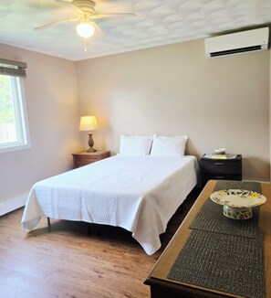 6 bedrooms, desk, iron/ironing board, WiFi