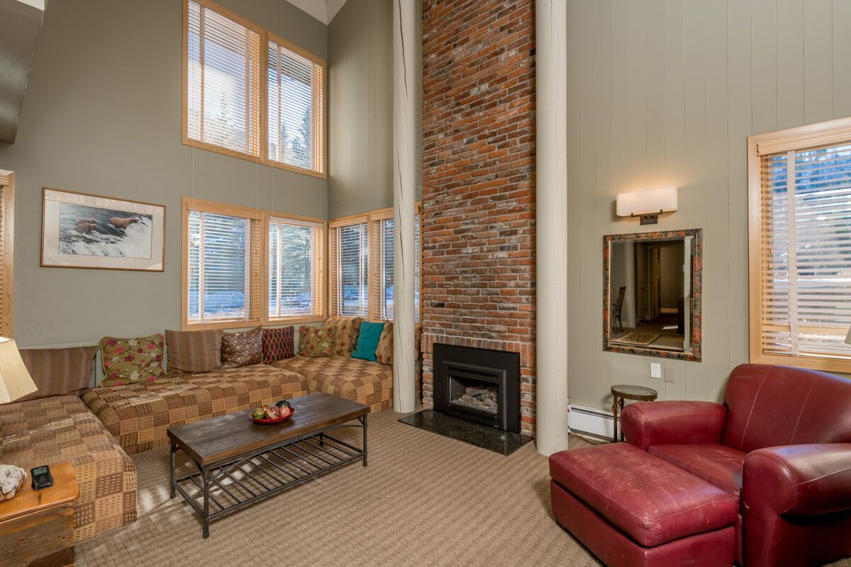 Charming Condo with Hot Tub Access, Walking Distance to Chairlift
