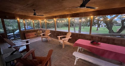 The Simpson House: Old Ocracoke Charm with modern updates and stunning artistic
