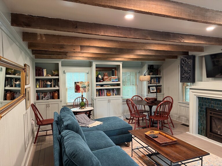 The Simpson House: Old Ocracoke Charm With Modern Updates And Stunning Artistic - Ocracoke, NC