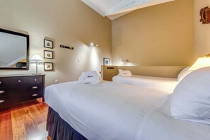 3 bedrooms, iron/ironing board, free WiFi, bed sheets - Greystone Lodge 408 Ski-in/Out by Acer Vacations (Whistler)