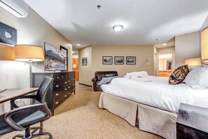 3 Schlafzimmer, Schreibtisch, Bügeleisen/Bügelbrett, kostenloses WLAN
