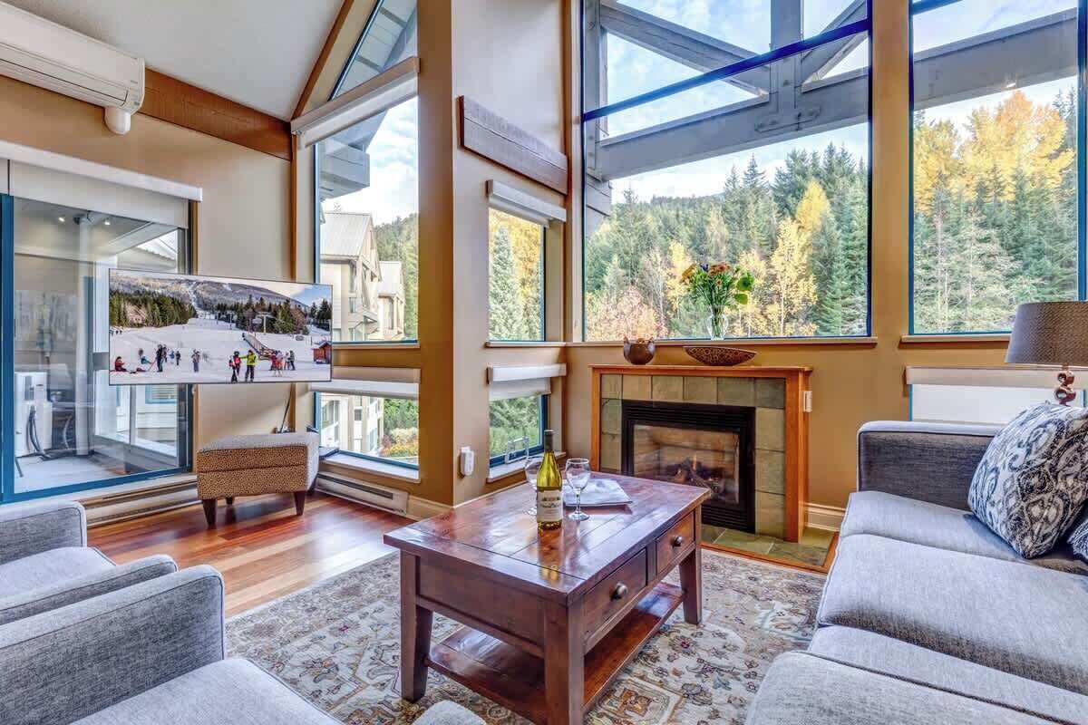 Smart TV, fireplace, offices