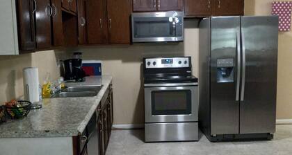 A BEAUTIFUL 3 BEDROOM BUNGALOW WITH ALL MODERN AMENITIES  CLOSE TO A PARK!!