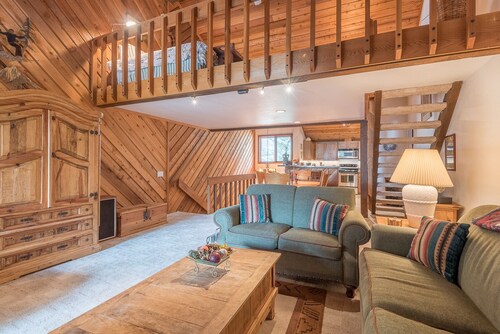 Sunburst Condo 2778 - Tri-level with Elkhorn Amenities & Hot Tub Onsite