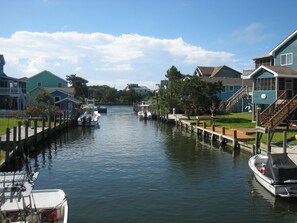 Marina - Blind Mullet: Family friendly, den, decks, deep water private dock. (Ocracoke)