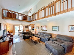 TV - Blind Mullet: Family friendly, den, decks, deep water private dock. (Ocracoke)