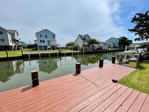 Property grounds - Blind Mullet: Family friendly, den, decks, deep water private dock. (Ocracoke)