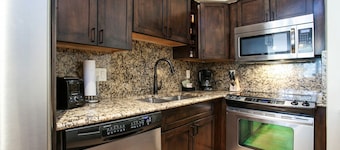 3 bd/3 ba w/ views ski in/out