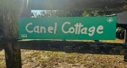 Canel Cottage: Tucked in the trees, nearby kayak launch area.