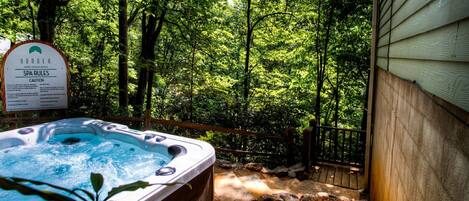 Outdoor spa tub