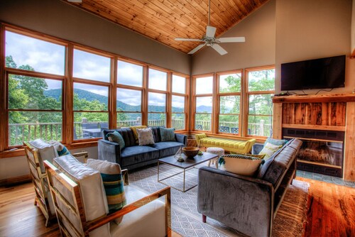 MonTreat Yourself | Luxurious Mountain Escape with Hot Tub and Game Room