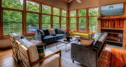 MonTreat Yourself | Luxurious Mountain Escape with Hot Tub and Game Room