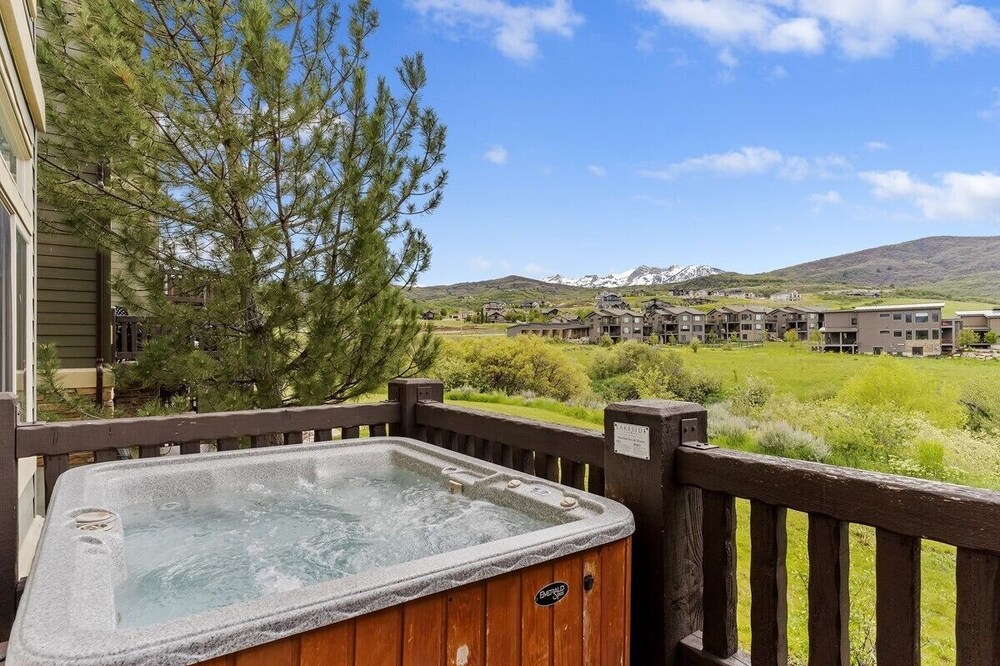 4 Bedroom Luxury Huntsville, Utah Vacation Rental - 10 Mins. From Snowbasin LS43