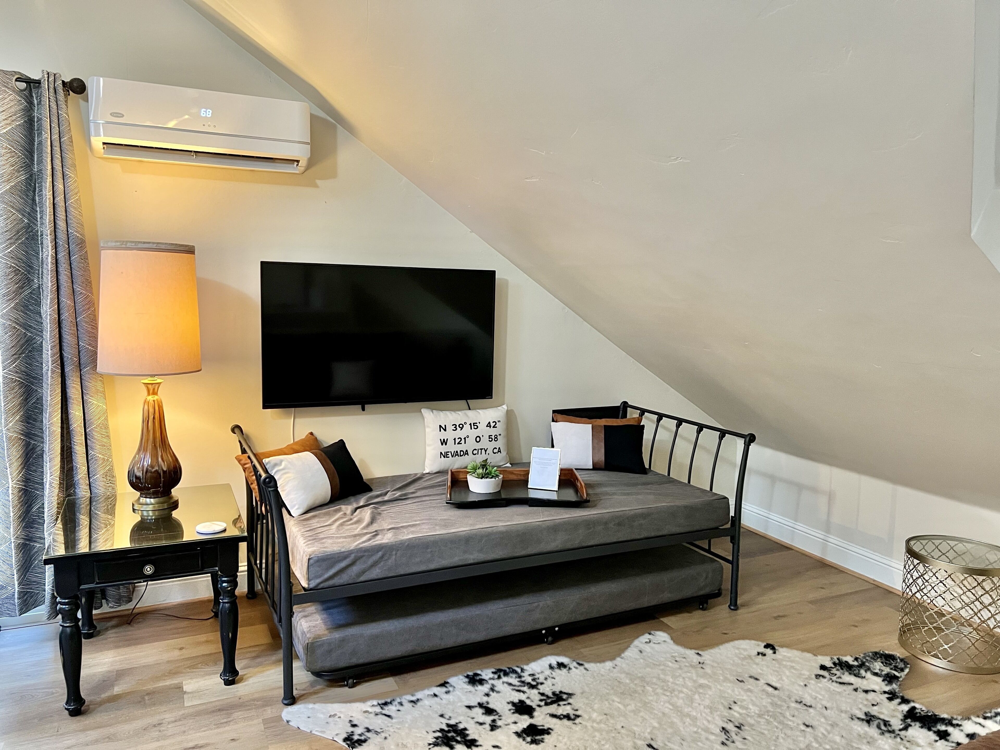 Walk-to Nevada City Sweet 1-Bedroom Home