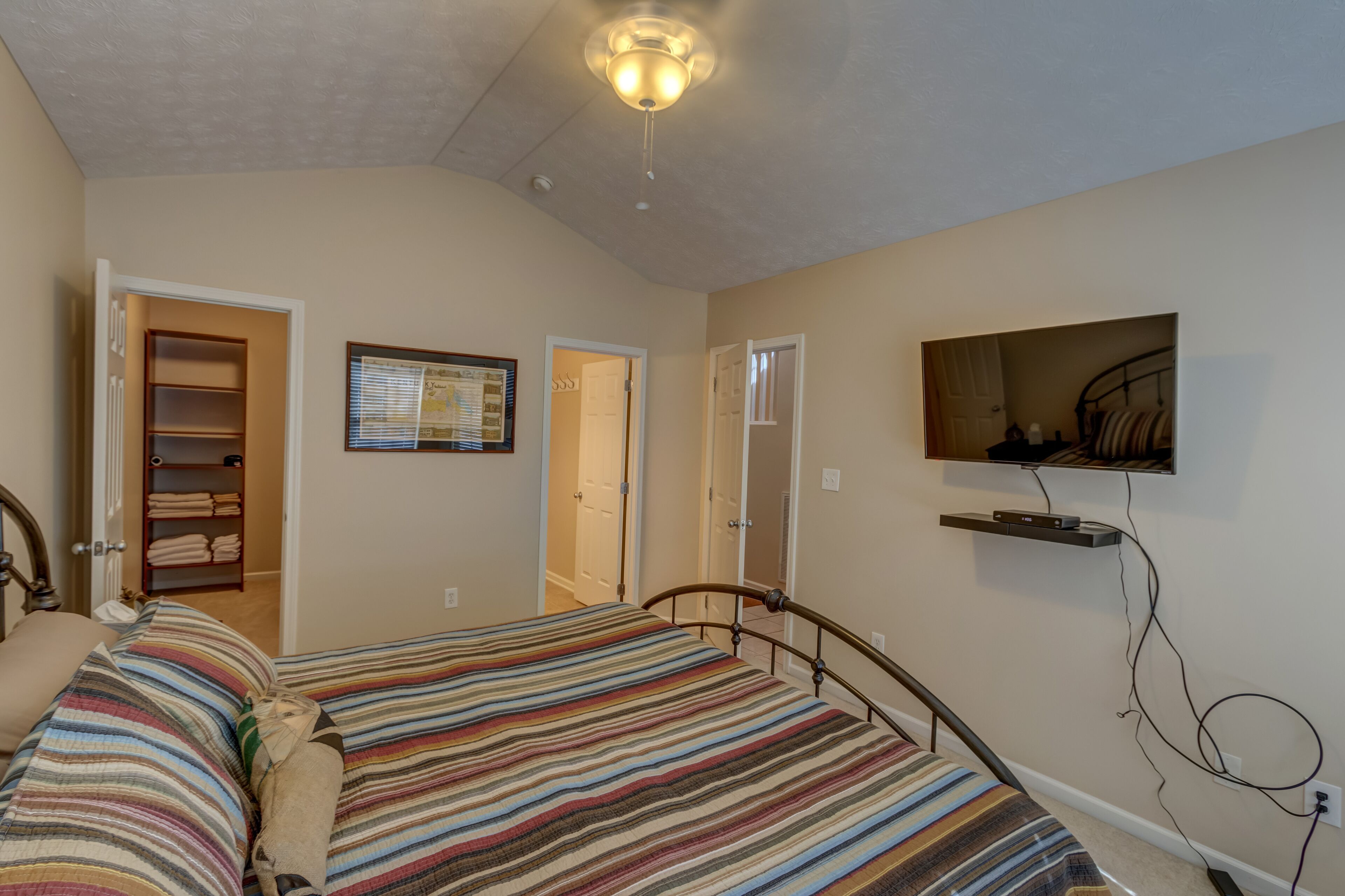 Southern Comfort on a Quiet Cul de Sac with Free Wifi