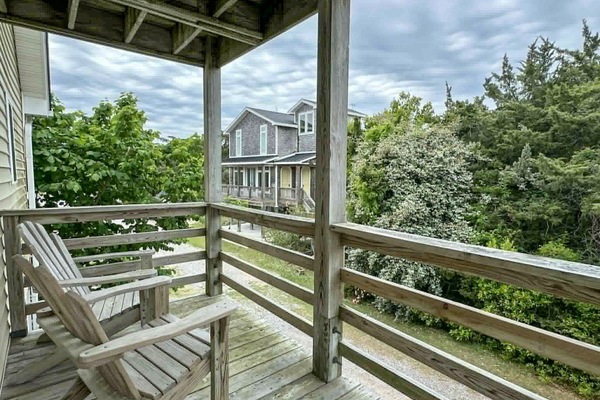 Side Deck, Second Floor
