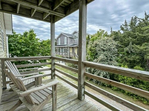 Susan's Island Villa:  Condo convenient to restaurants and shops.