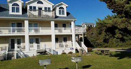 Susan's Island Villa: Condo convenient to restaurants and shops.