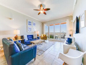 TV, DVD player - Harborview Grande 802 - Stunning Top Floor (Clearwater Beach)