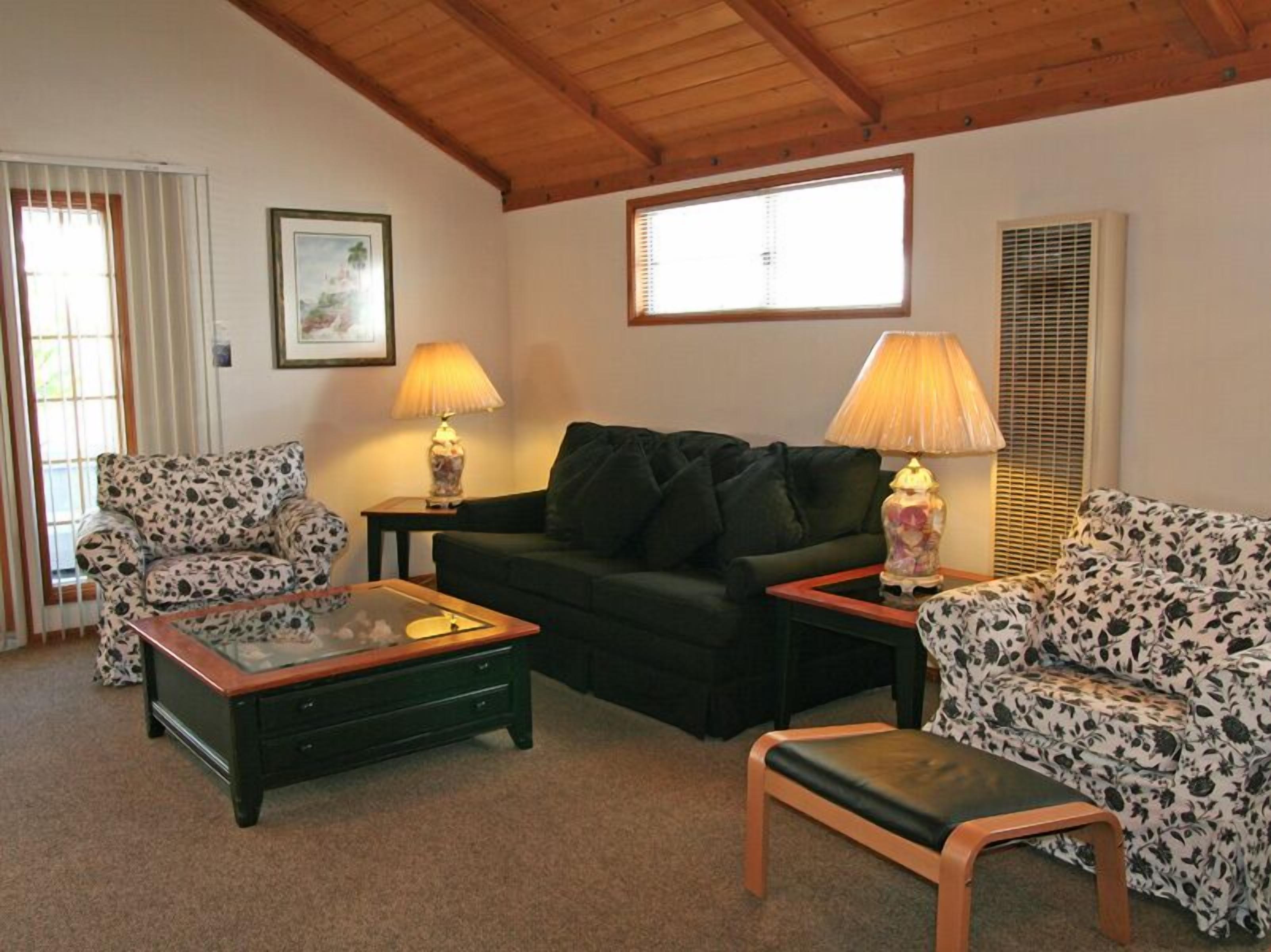 242CL: Budget-friendly Catalina Cottage + Vaulted Ceilings + Front Porch