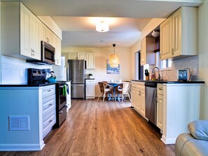 Fridge, microwave, oven, stovetop - Bayside Condos 10 Direct Bayside View (Clearwater Beach)