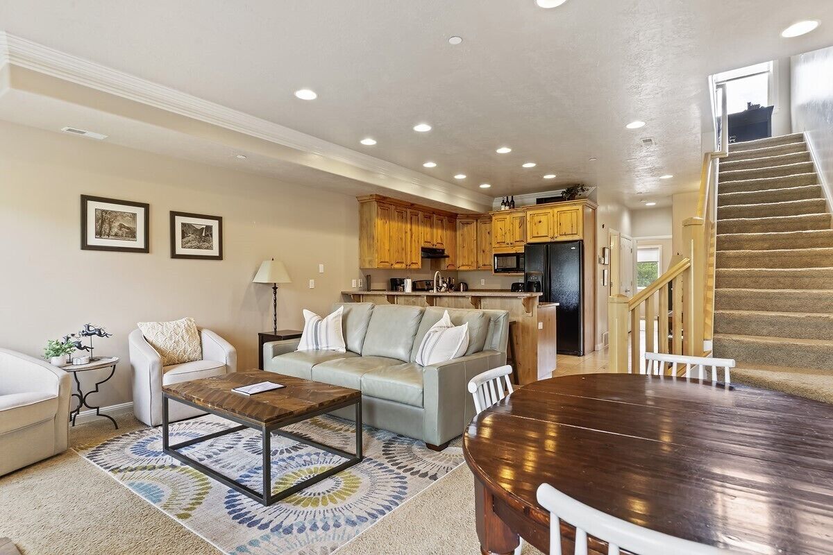 Beautiful Huntsville Vacation Rental 10 Mins from Snowbasin LS40