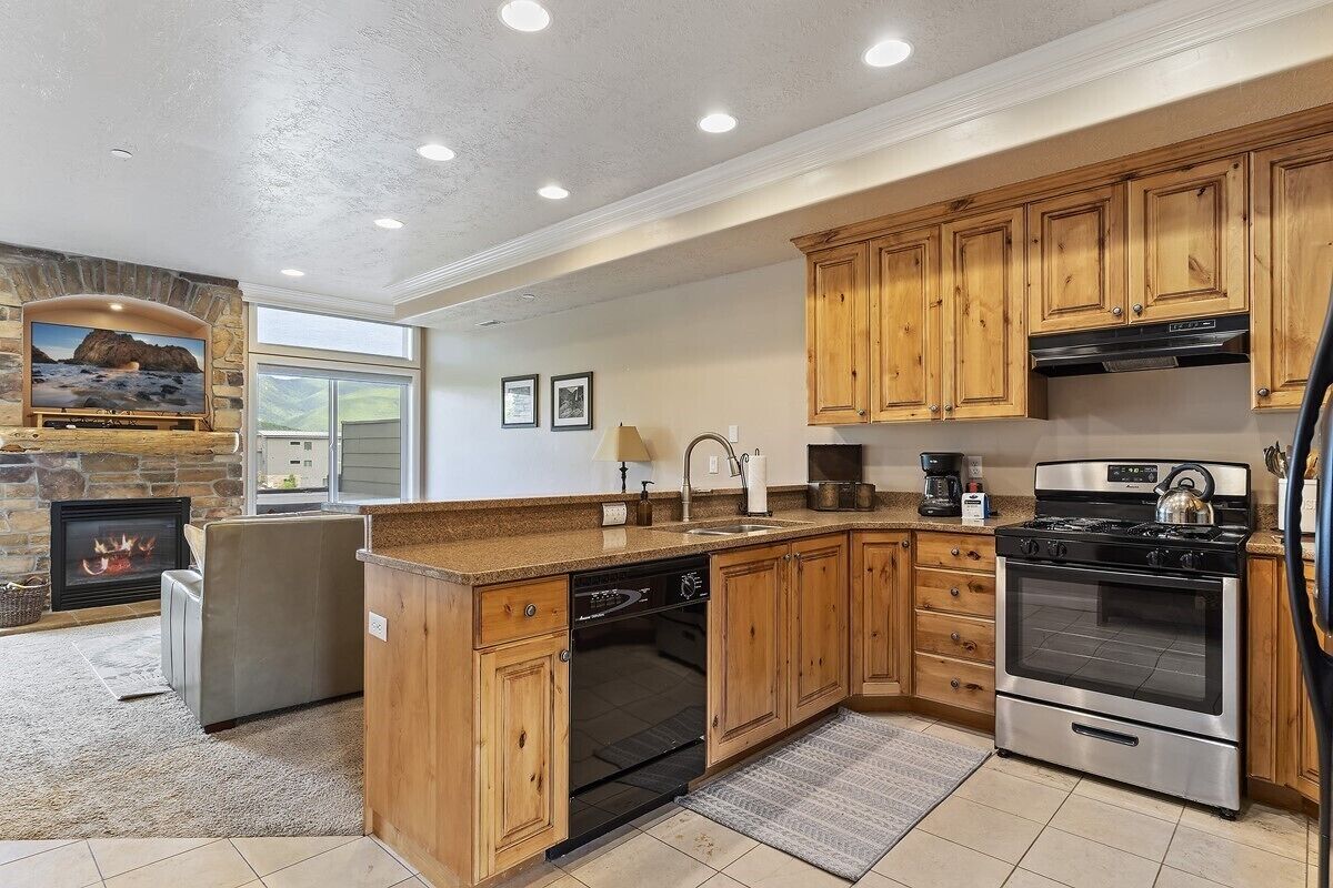 Beautiful Huntsville Vacation Rental 10 Mins from Snowbasin LS40