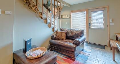 Alpine Villa Condo 24 - Snug as a Bug in this Homey Remodeled Pad