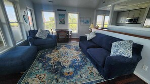 TV - Daydreamer: Reverse floorplan home offering three master bedrooms. (Ocracoke)