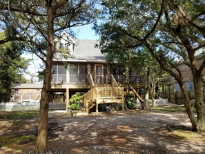 Exterior - Better Days: Pet friendly home with enclosed yard. Screened porch. (Ocracoke)