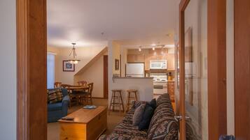 TV, fireplace, stereo