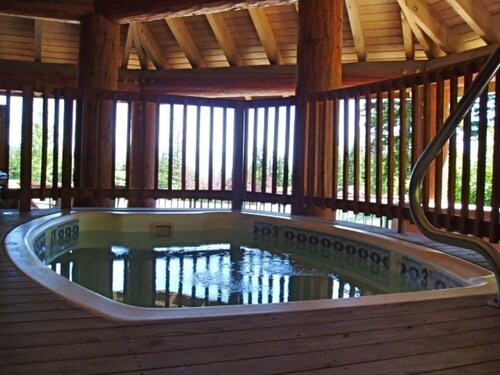 Upgraded, Spacious Ski in/Ski Out Condo