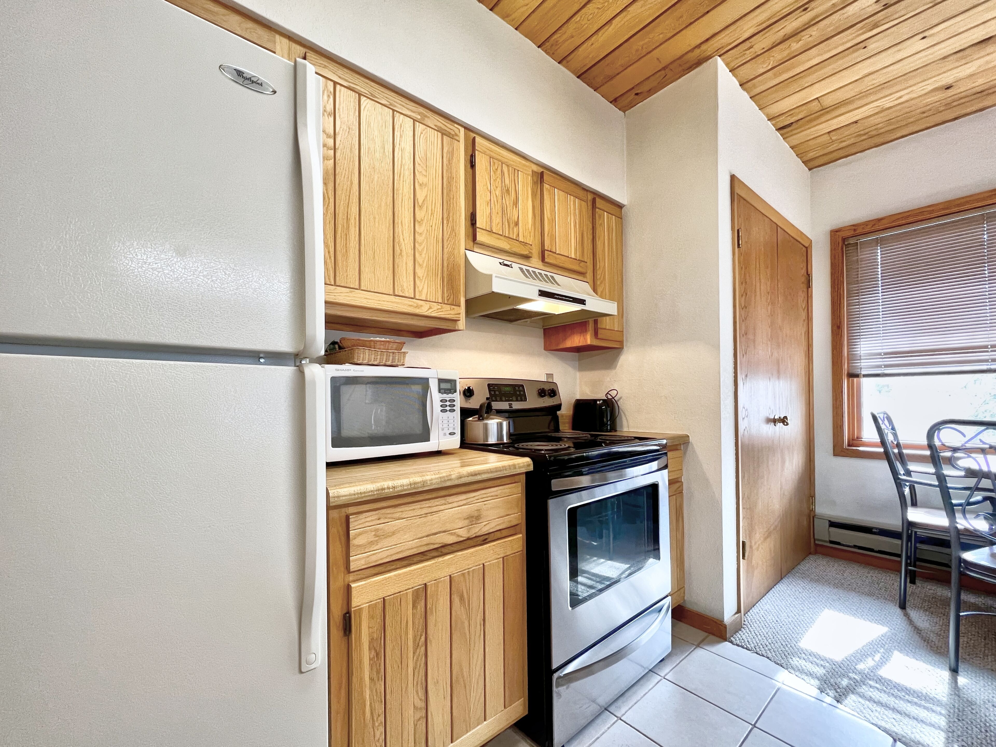 Hot Tub, Close Walk to the Slopes!