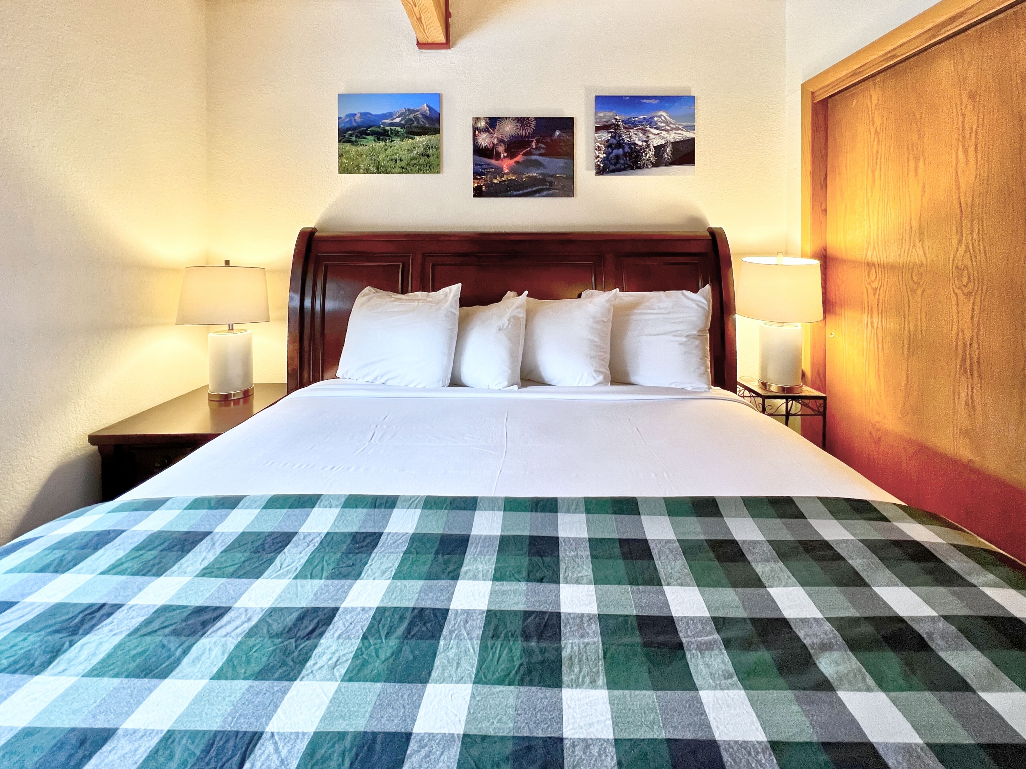 Hot Tub, Close Walk to the Slopes!