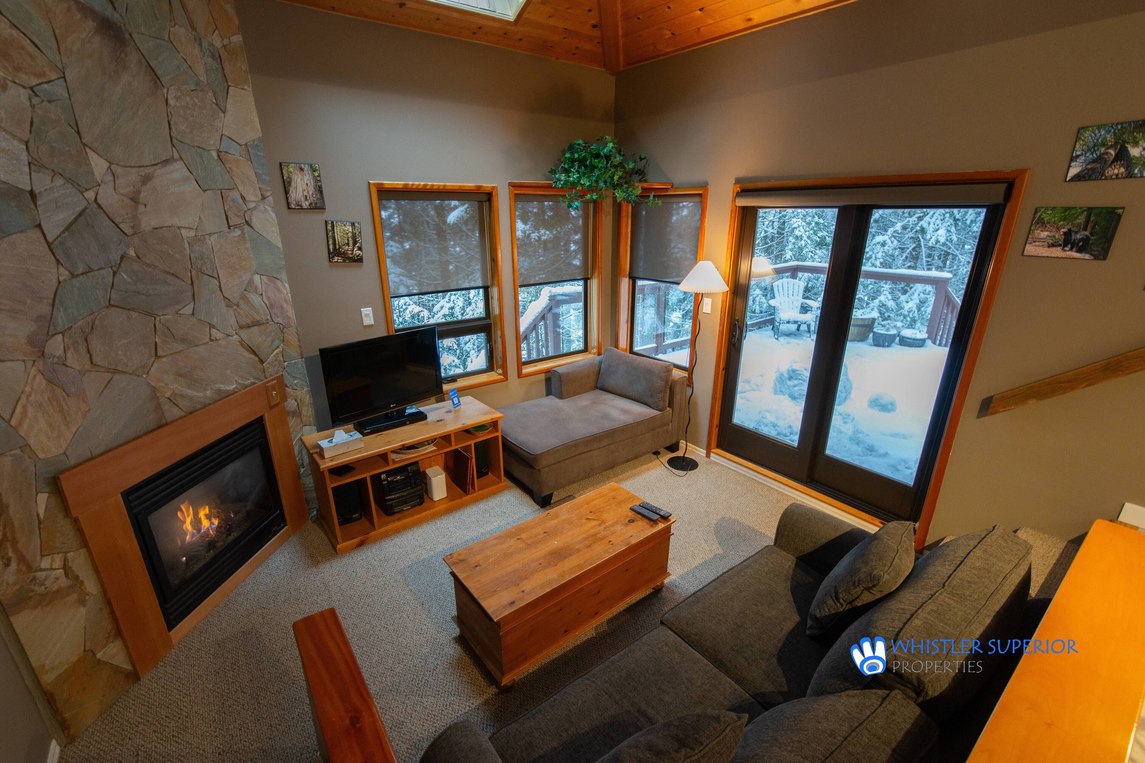 Télévision, cheminée