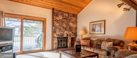 Télévision, cheminée